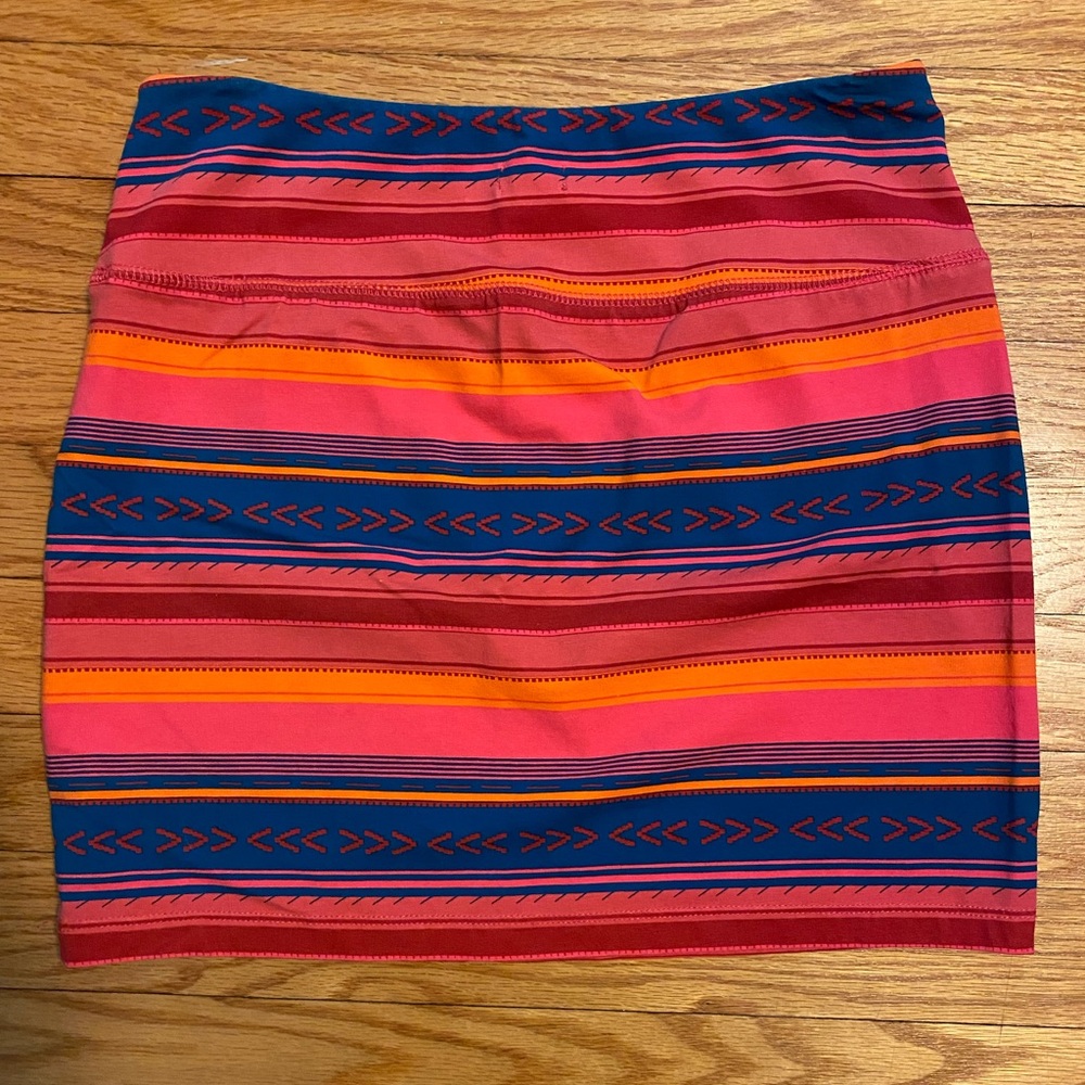 Vibrant bodycon mini skirt - barely worn!